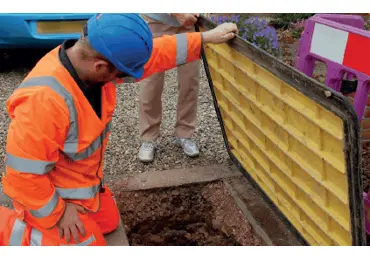 Přejezdová | pochozí krycí deska s pryžovým lemem LowPro 15/10, pro výkop šířky do 1200 mm